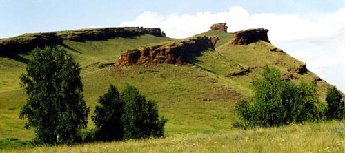 Гора Первый сундук в Хакасии, где была обнаружена В.Е.Ларичевым древняя астрономическая обсерватория